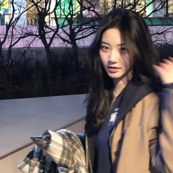 奇怪的她